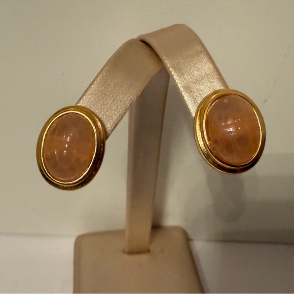 Vintage Jewelry - VINTAGE EARRINGS GOLD TONE PALE PINK SCARAB LOOK GLASS CABOCHON OVAL PIERCED